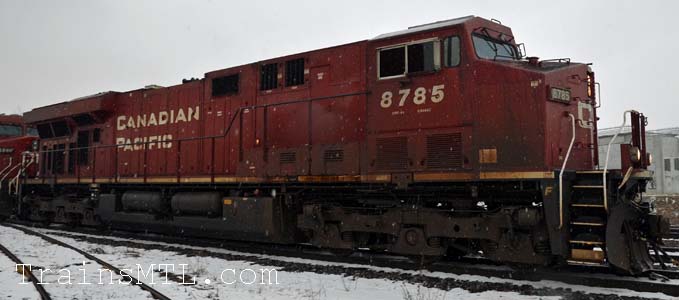 Locomotive CP8785 right side / coté droit